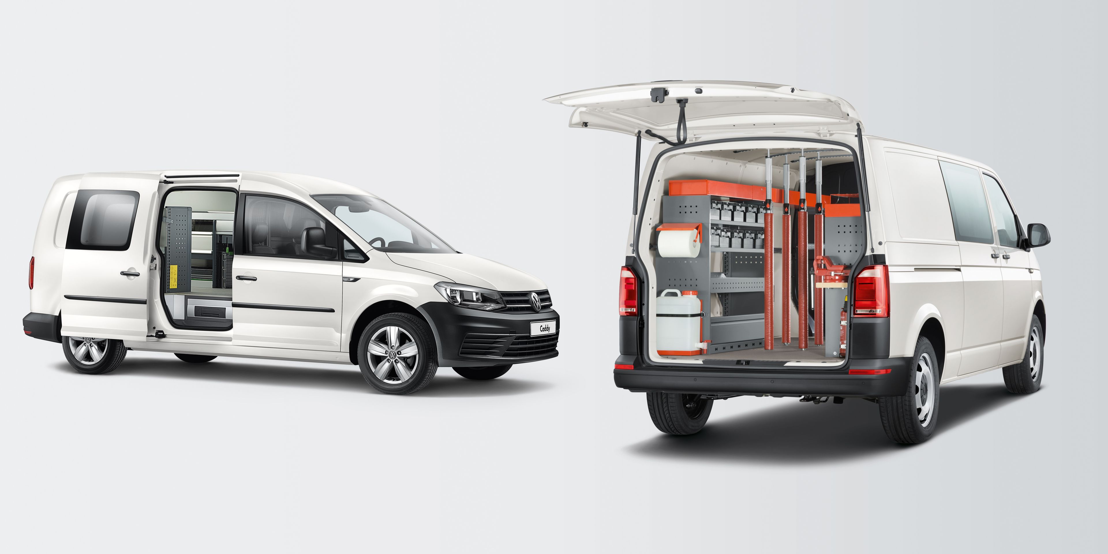 Dve dodávky, jedna zboku a jedna zozadu, obe vybavené profesionálnymi organizérmi a policami na pracovné nástroje.