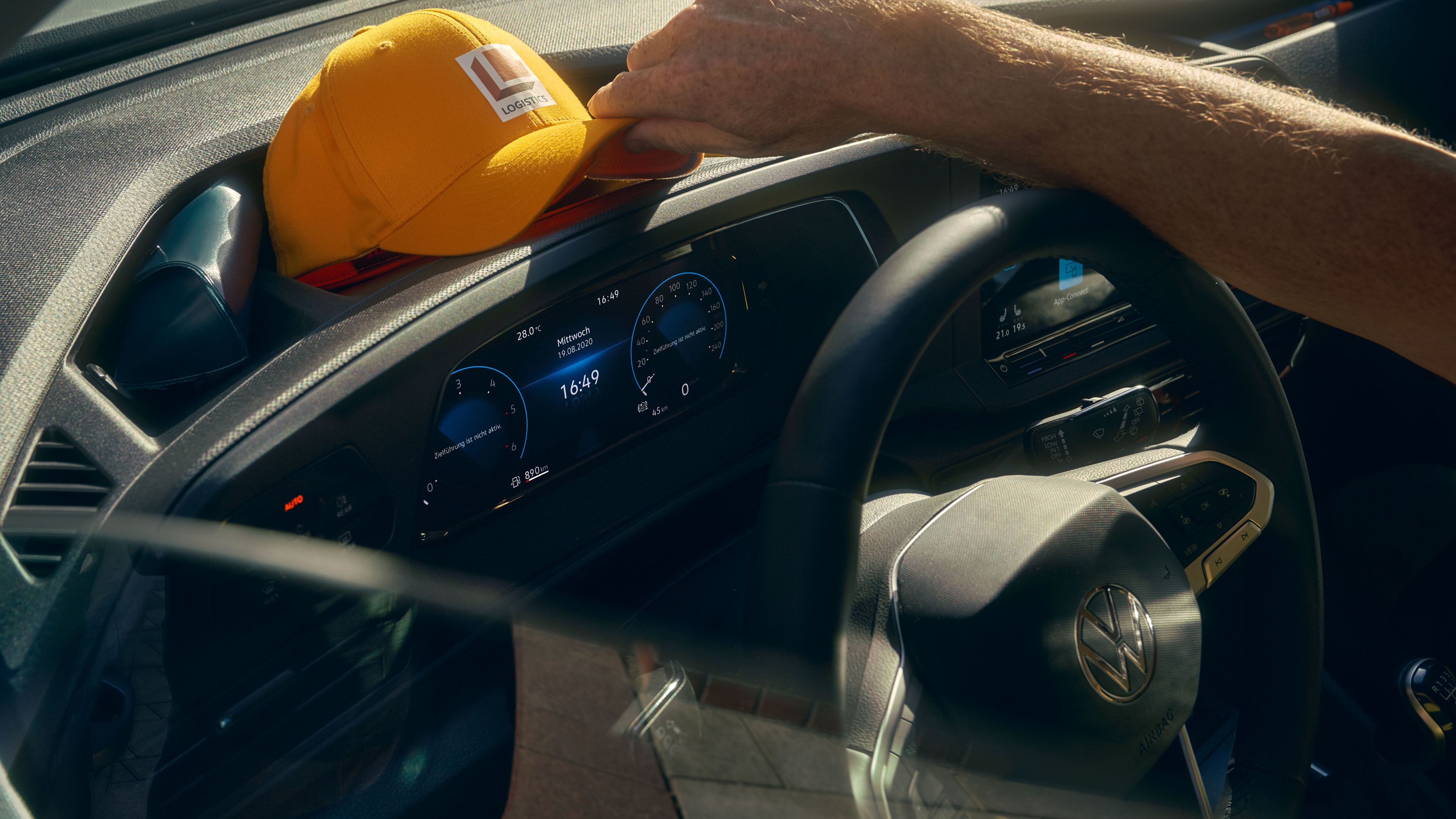 VW Caddy Cargo.